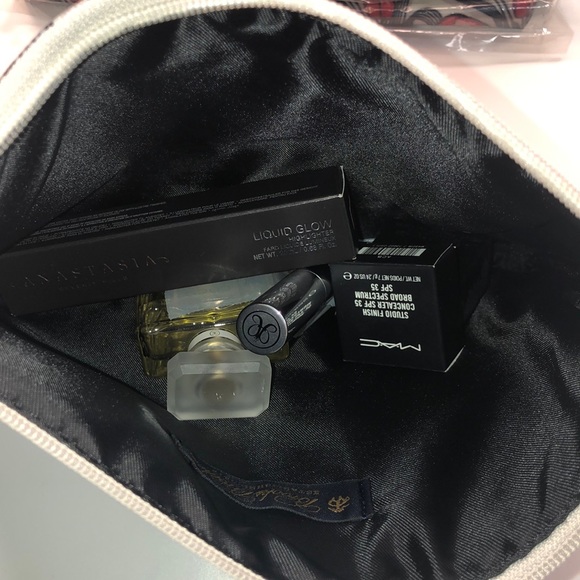 Brook Brothers tulips makeup bag - Picture 5 of 6